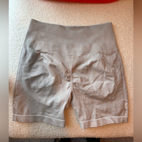 Gray SHE shorts - Picture 3 of 3